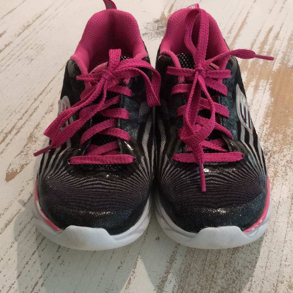 SKECHERS GIRLS YOUTH SZ.2.5 ZEBRA & PINK PATTERN